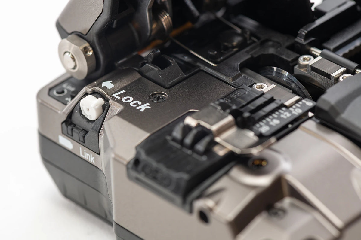 Fujikura CT60 Fiber Cleaver for AFL Field Termination Connectors with Motorized Blade Rotation
